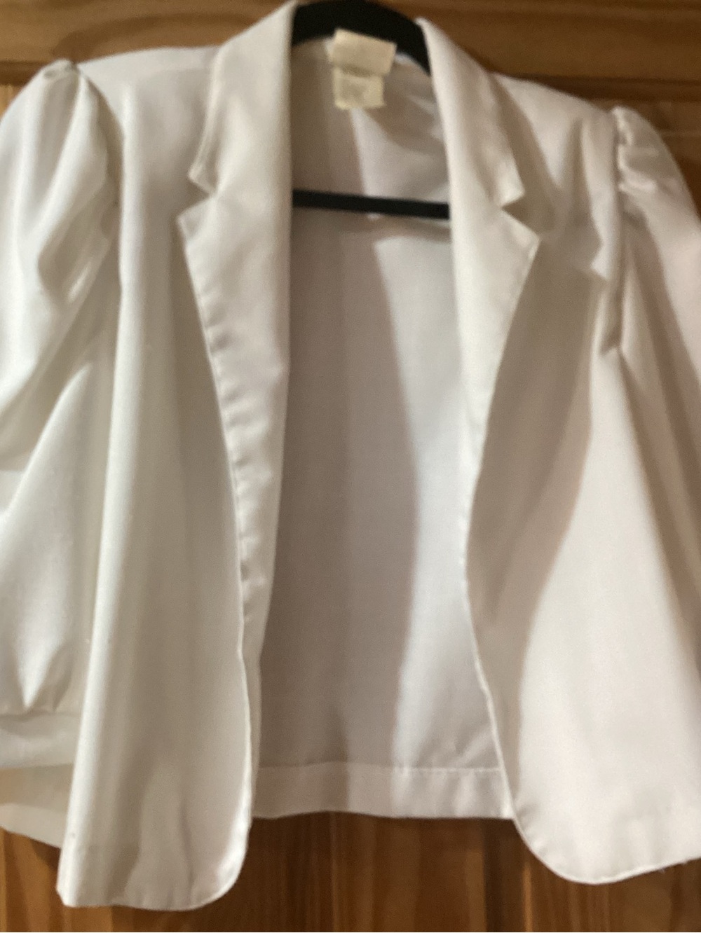 Byer California Women’s Vintage Cropped Blazer in White - size M